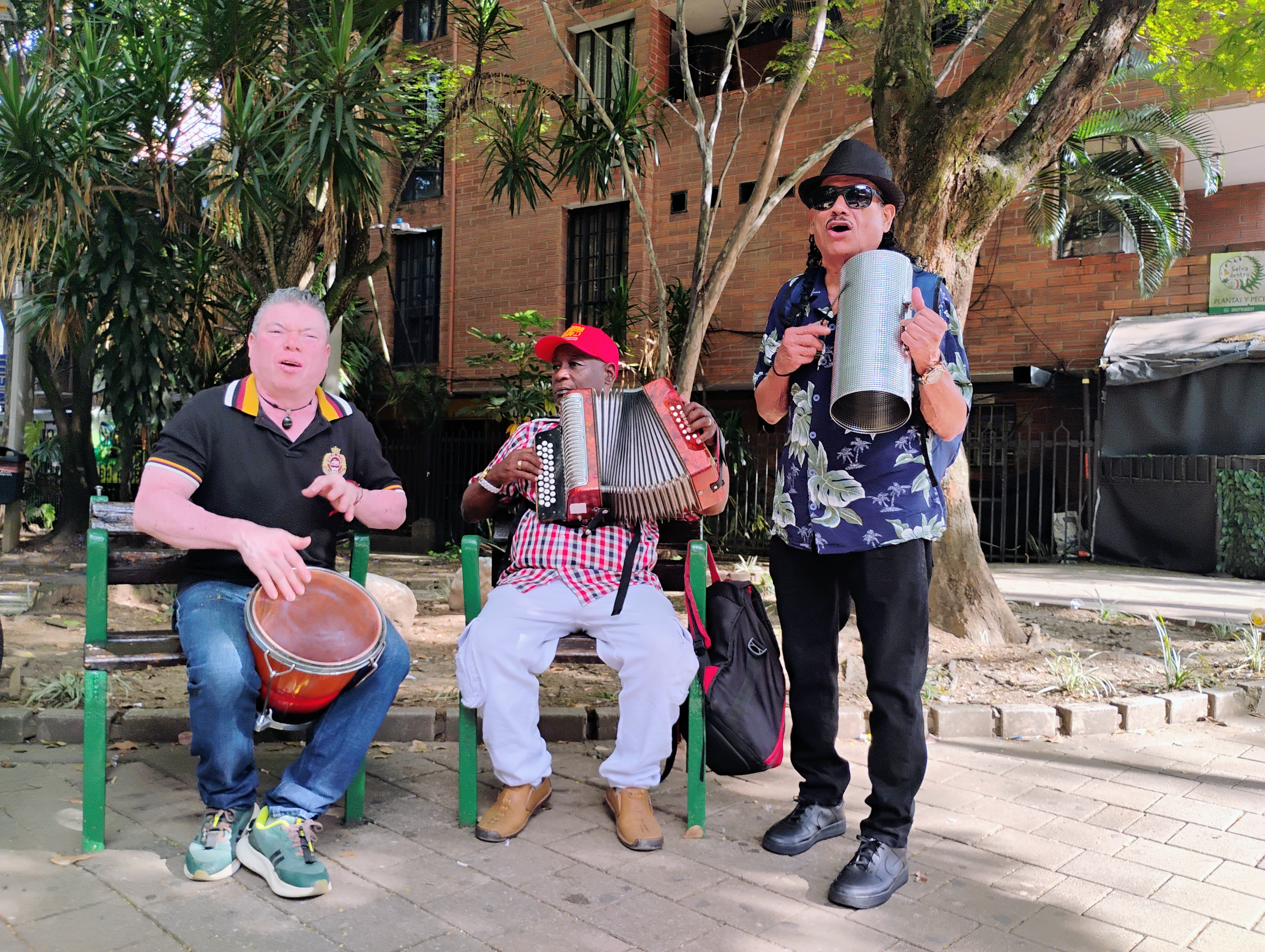 Vallenato musicians in Medellín park